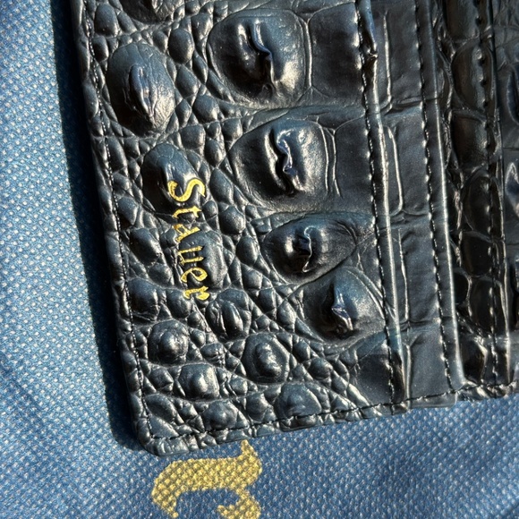 Stauer Crocodile-Embossed Blue Handbag with Wallet - Picture 13 of 13